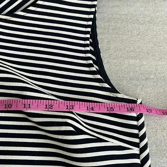❤️2/$30❤️[S]Banana Republic Black/White Striped  Tank Top - Picture 8 of 9